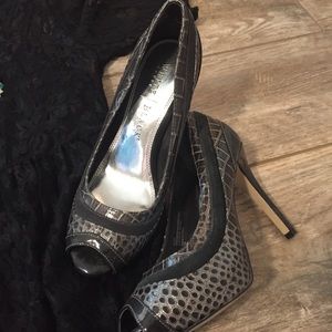 White House Black Market crocodile heels - Size 7
